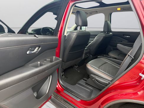 Used 2022 Nissan Pathfinder Platinum w/ Cargo Package FWD image 17