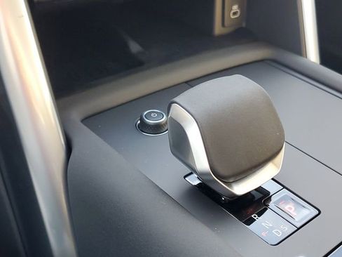 Certified 2025 Land Rover Discovery S AWD/4WD image 32