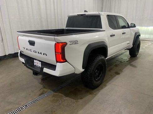 Certified 2025 Toyota Tacoma TRD Off-Road image 3