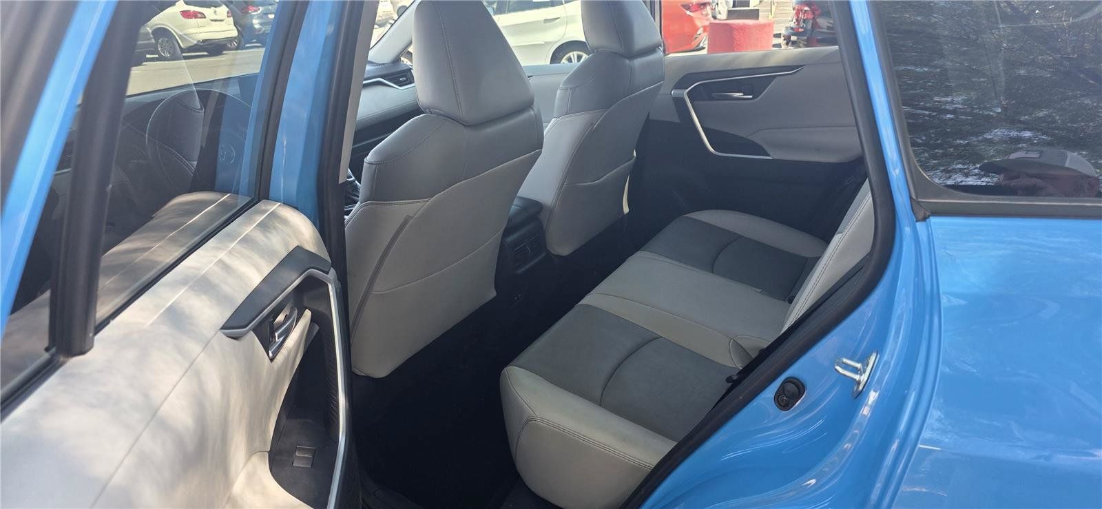 Used 2019 Toyota RAV4 XLE Premium w/ Carpet Mat Package FWD image 12