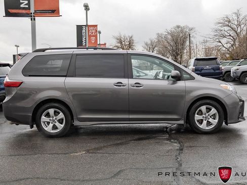 Used 2018 Toyota Sienna LE image 17