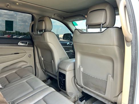 Used 2018 Jeep Grand Cherokee Overland AWD/4WD image 16