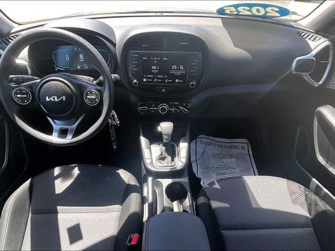 Used 2025 Kia Soul LX FWD image 7