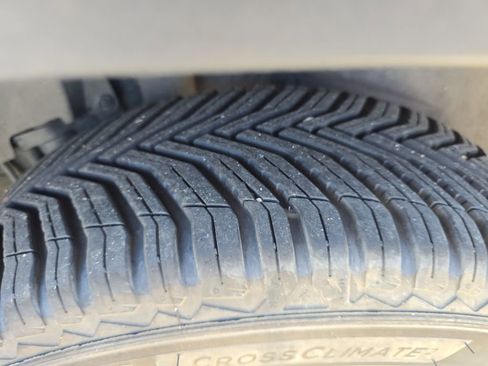 Used 2019 Toyota RAV4 Limited image 13