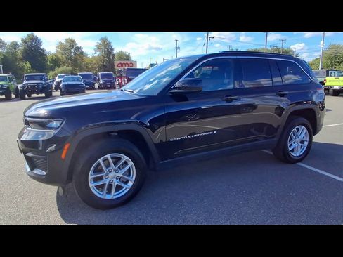 Used 2024 Jeep Grand Cherokee Laredo X AWD/4WD image 4