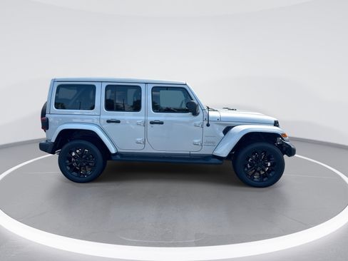 Used 2023 Jeep Wrangler Unlimited Sahara AWD/4WD image 10