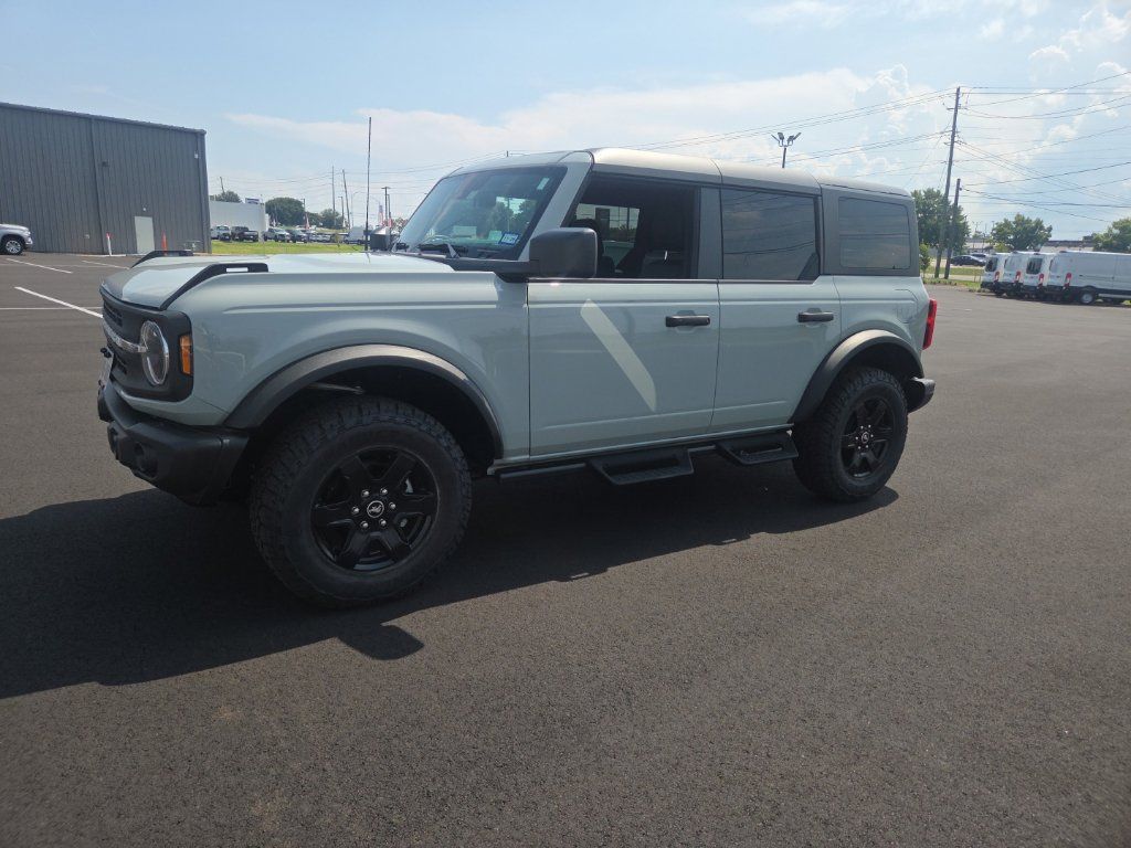 Used 2023 Ford Bronco Black Diamond AWD/4WD image 4