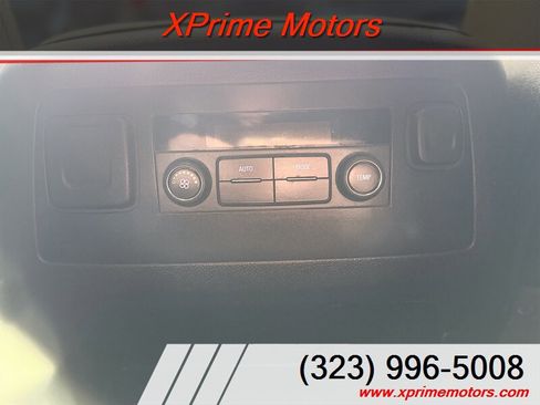 Used 2018 Chevrolet Suburban LT image 31