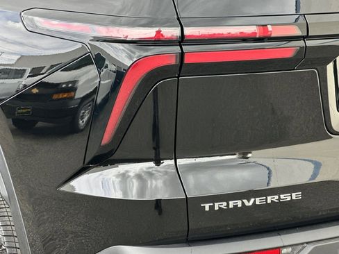 Used 2026 Chevrolet Traverse LT w/ Driver Confidence Package FWD image 39