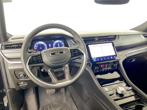 Used 2023 Jeep Grand Cherokee L Overland image 2