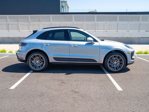 Certified 2026 Porsche Macan AWD/4WD image 8