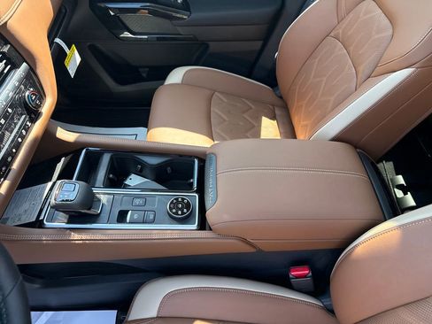 New 2026 Nissan Pathfinder Platinum AWD/4WD image 26