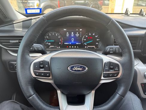 Used 2024 Ford Explorer XLT w/ Equipment Group 202A RWD image 12