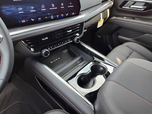 New 2026 Chevrolet Suburban RST image 13