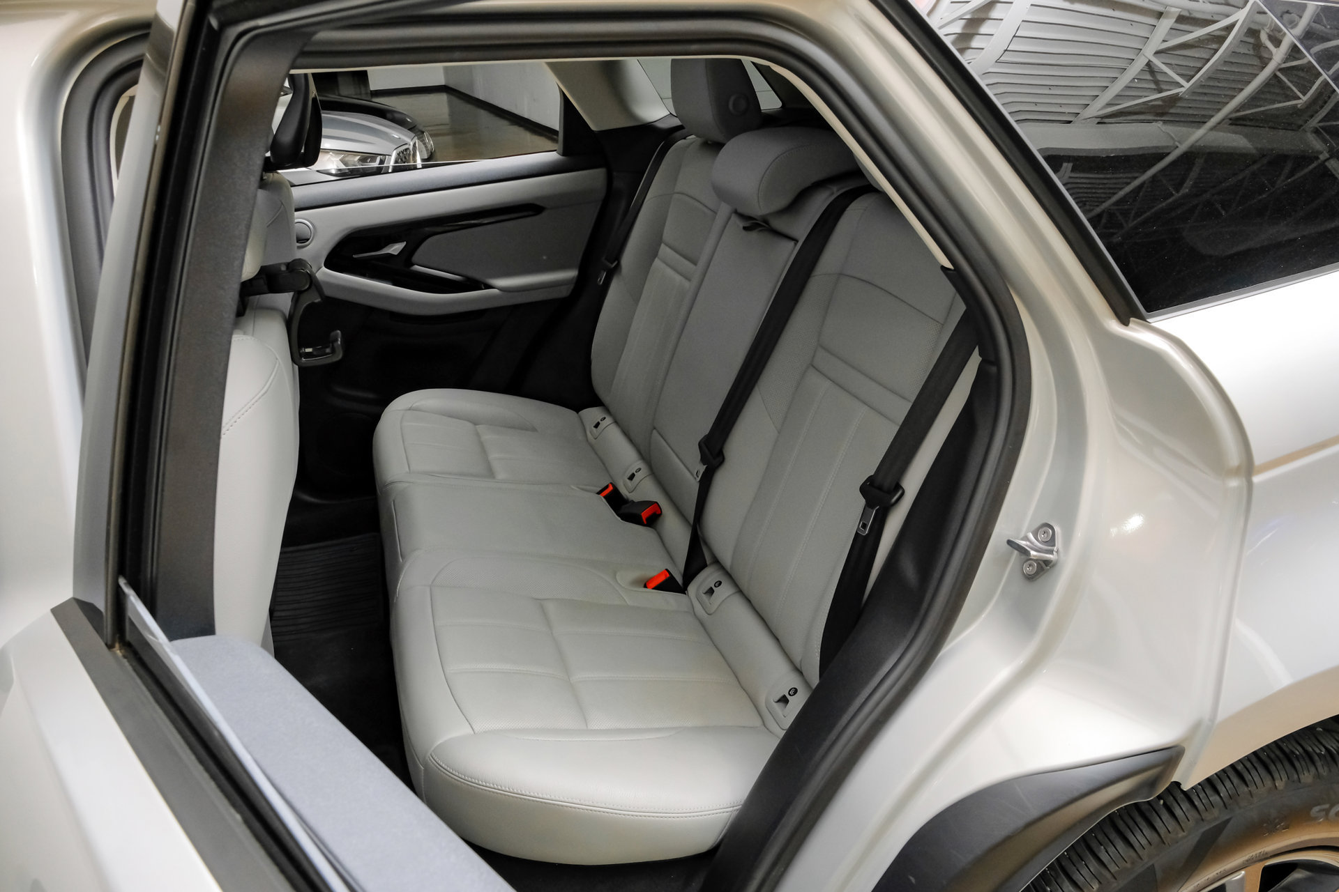 Used 2024 Land Rover Range Rover Evoque S AWD/4WD image 39