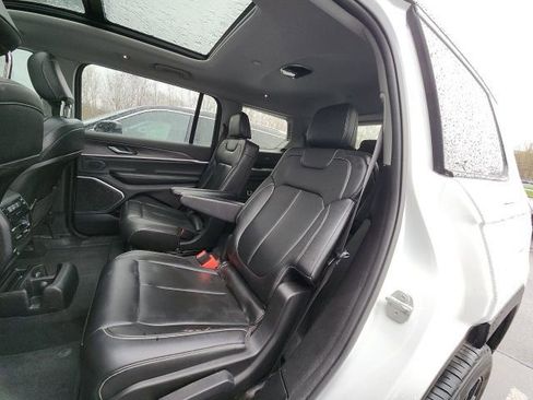 Used 2023 Jeep Grand Cherokee L Limited image 15