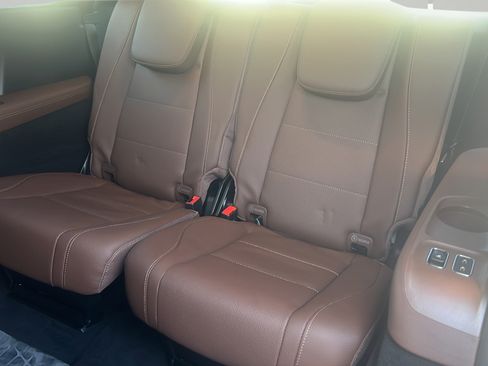Used 2025 Mercedes-Benz GLS 450 4MATIC image 18