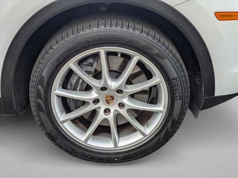 Used 2021 Porsche Cayenne Coupe AWD/4WD image 23