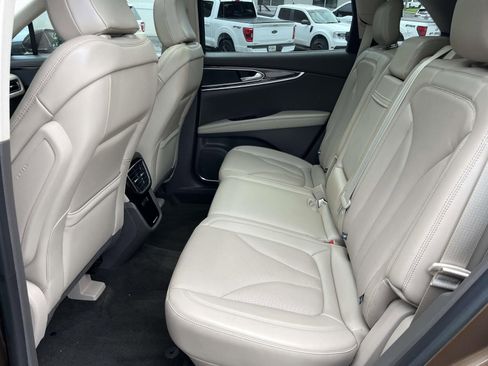 Used 2022 Lincoln Nautilus Reserve FWD image 13
