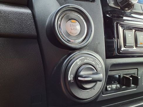 Used 2023 Nissan Titan PRO-4X w/ Pro-4x Convenience Package AWD/4WD image 11
