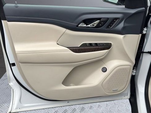 Used 2023 GMC Acadia Denali w/ Denali Ultimate Package AWD/4WD image 13