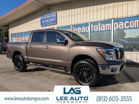 Used 2018 Nissan Titan SL image 1