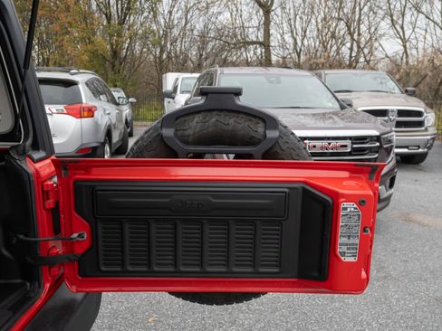 Used 2023 Jeep Wrangler Unlimited Sport image 26