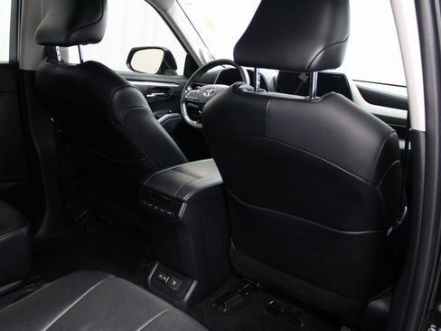 Used 2022 Toyota Highlander Limited image 24