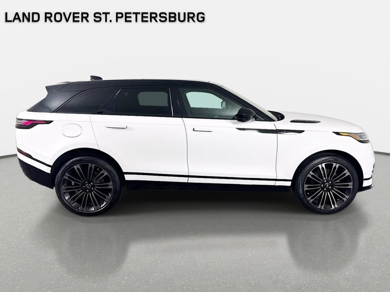 Used 2026 Land Rover Range Rover Velar Dynamic SE AWD/4WD image 4