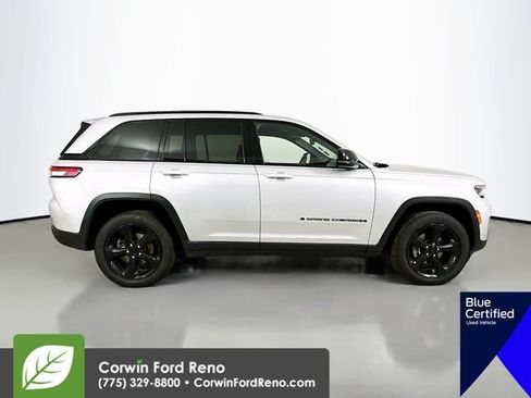 Used 2024 Jeep Grand Cherokee Altitude image 11