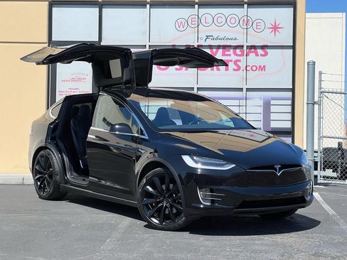 Used 2018 Tesla Model X 75D image 1