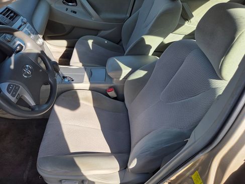 Used 2011 Toyota Camry LE w/ LE Extra-Value Pkg image 9