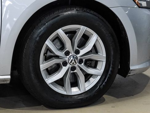 Used 2016 Volkswagen Passat 1.8T S FWD image 58