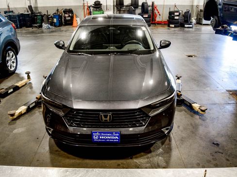 Used 2023 Honda Accord Touring image 3
