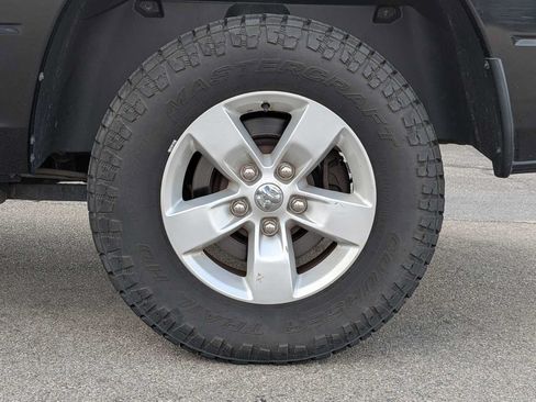 Used 2017 RAM 1500 Express AWD/4WD image 11
