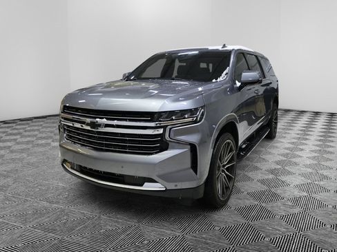 Used 2022 Chevrolet Suburban LT w/ Luxury Package image 1