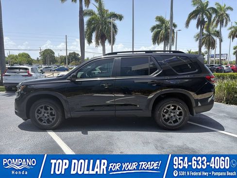 Used 2025 Honda Pilot TrailSport image 6