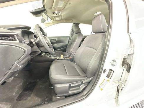 Used 2025 Toyota Corolla LE image 16