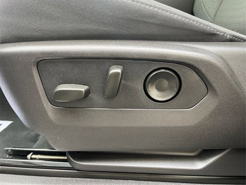 Used 2024 Chevrolet Silverado 1500 LT image 44