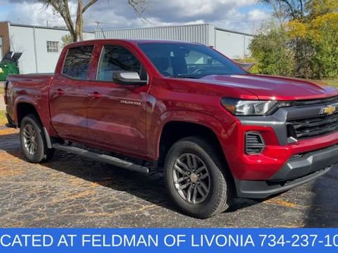 Used 2025 Chevrolet Colorado LT image 2