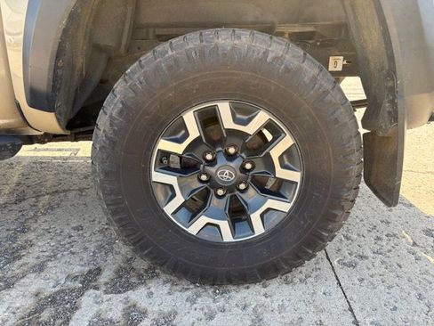 Used 2017 Toyota Tacoma TRD Off-Road w/ Tow Package image 7