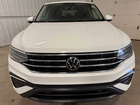 Certified 2022 Volkswagen Tiguan SE image 3