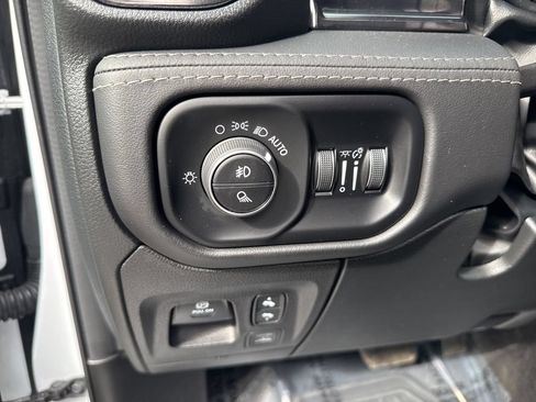 Used 2025 RAM 1500 Limited AWD/4WD image 11