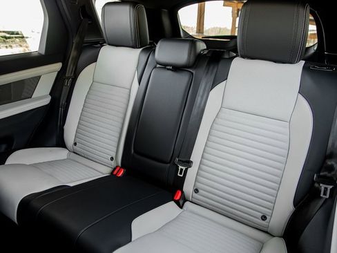 Used 2024 Land Rover Discovery Sport Dynamic SE image 20