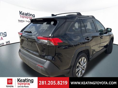 Certified 2022 Toyota RAV4 XLE Premium image 8