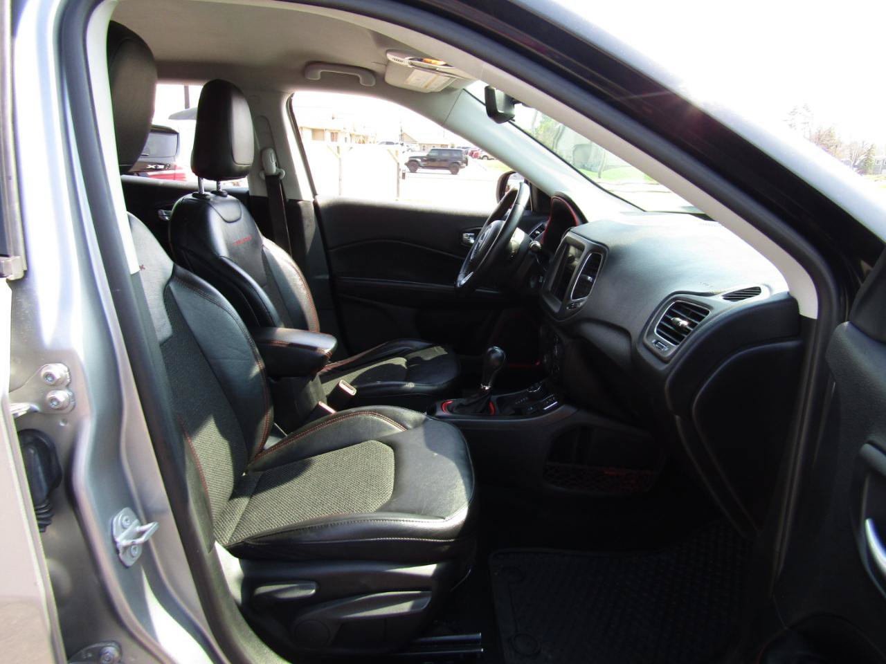 Used 2020 Jeep Compass Trailhawk AWD/4WD image 25