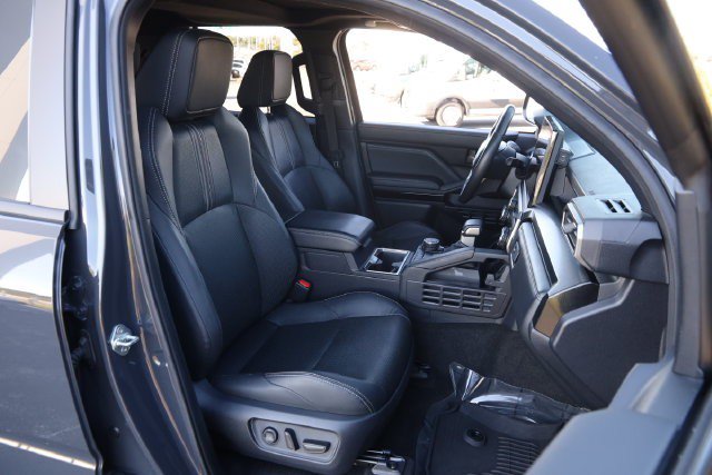Used 2025 Toyota 4Runner Limited AWD/4WD image 30