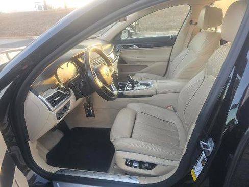 Used 2017 BMW 750i image 4
