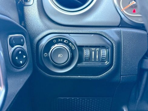 Used 2021 Jeep Wrangler Unlimited Sport image 36