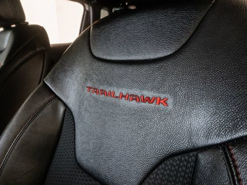 Used 2025 Jeep Compass Trailhawk AWD/4WD image 10